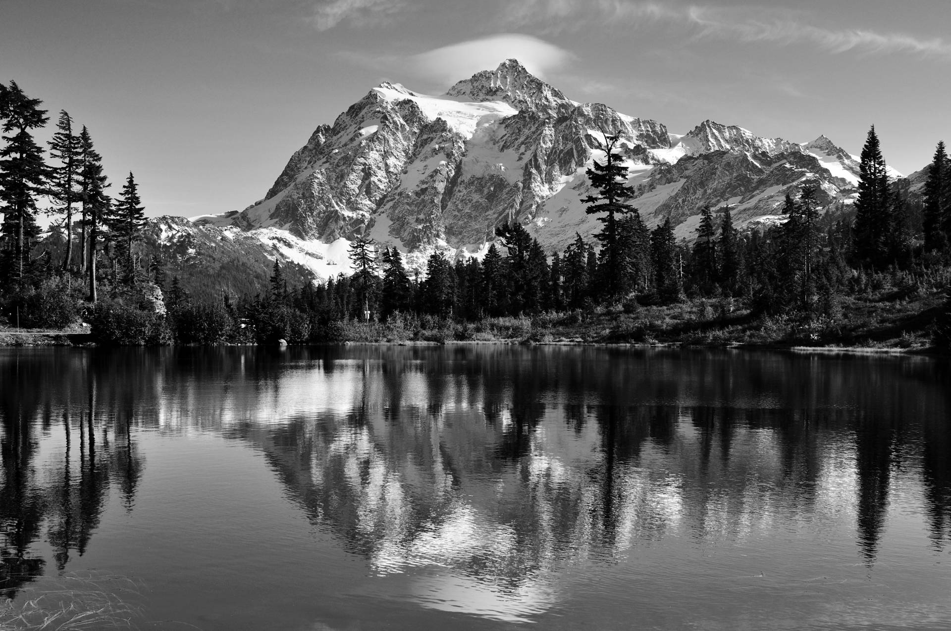 Papermoon Fototapete »Landschaft Schwarz & Weiss« von Papermoon