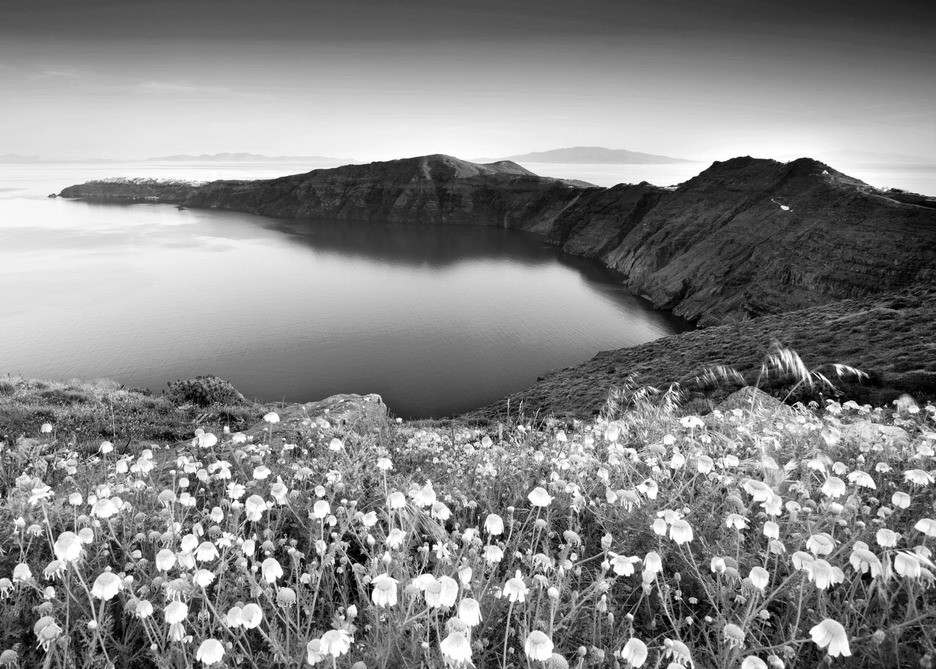 Papermoon Fototapete »Landschaft schwarz & weiss« von Papermoon