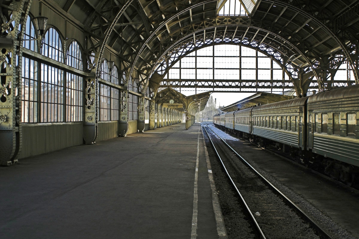 Papermoon Fototapete »Leerer Bahnhof« Papermoon Fototapete »Leerer Bahnhof« von Papermoon