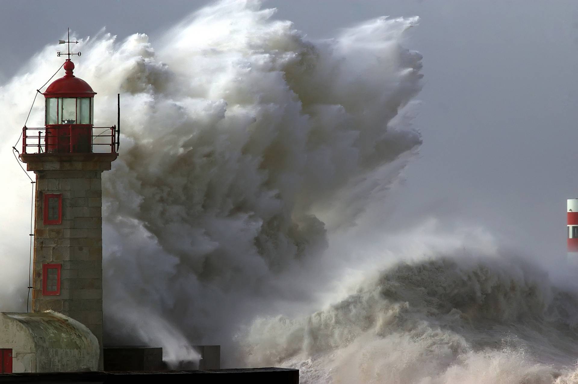 Papermoon Fototapete »Lighthouse in Storm« von Papermoon