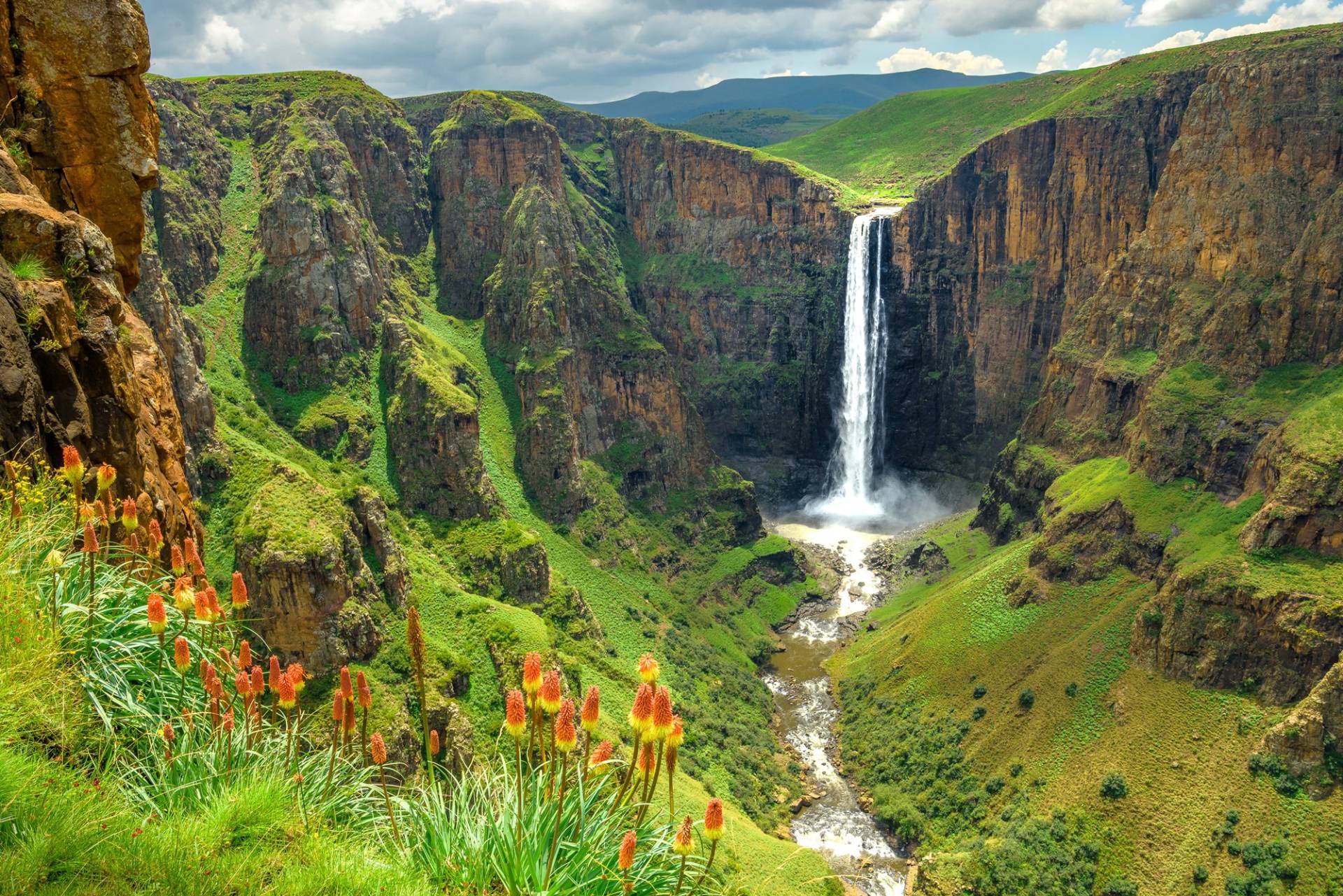 Papermoon Fototapete »MALETSUNYANE-WASSERFALL LESOTHO AFRIKA FLUSS BERG« von Papermoon