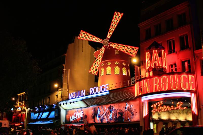 Papermoon Fototapete »MOULIN ROUGE-KABARETT PARIS NACHTCLUB VARIETE' MUSICAL« von Papermoon