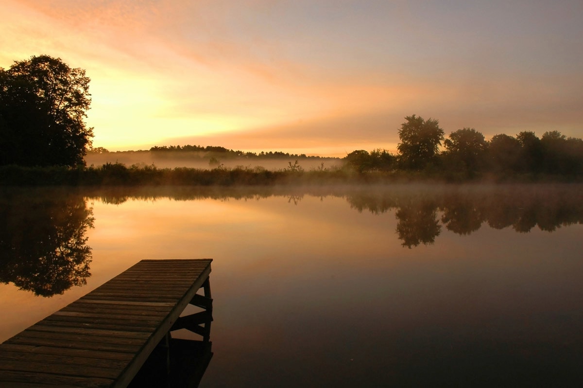 Papermoon Fototapete »Morgenstille am See« von Papermoon