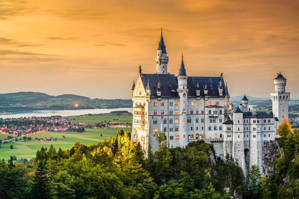 Papermoon Fototapete »Neuschwanstein Castle« von Papermoon