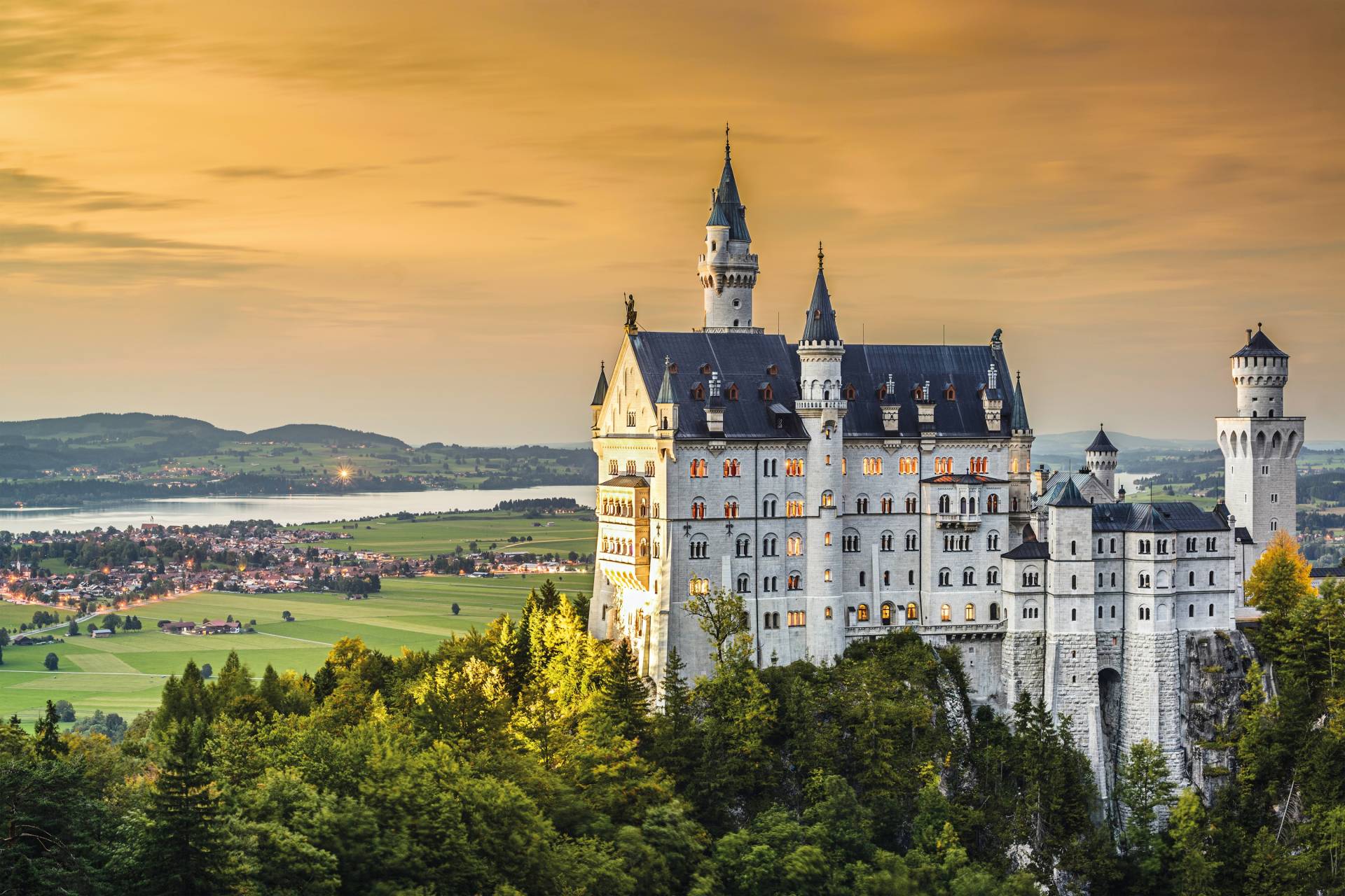 Papermoon Fototapete »Neuschwanstein Castle« von Papermoon