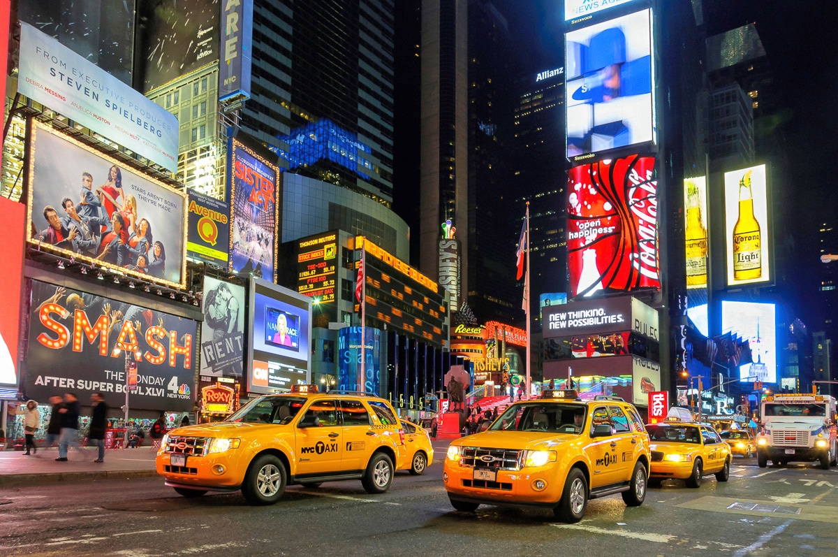 Papermoon Fototapete »New York Taxis« von Papermoon