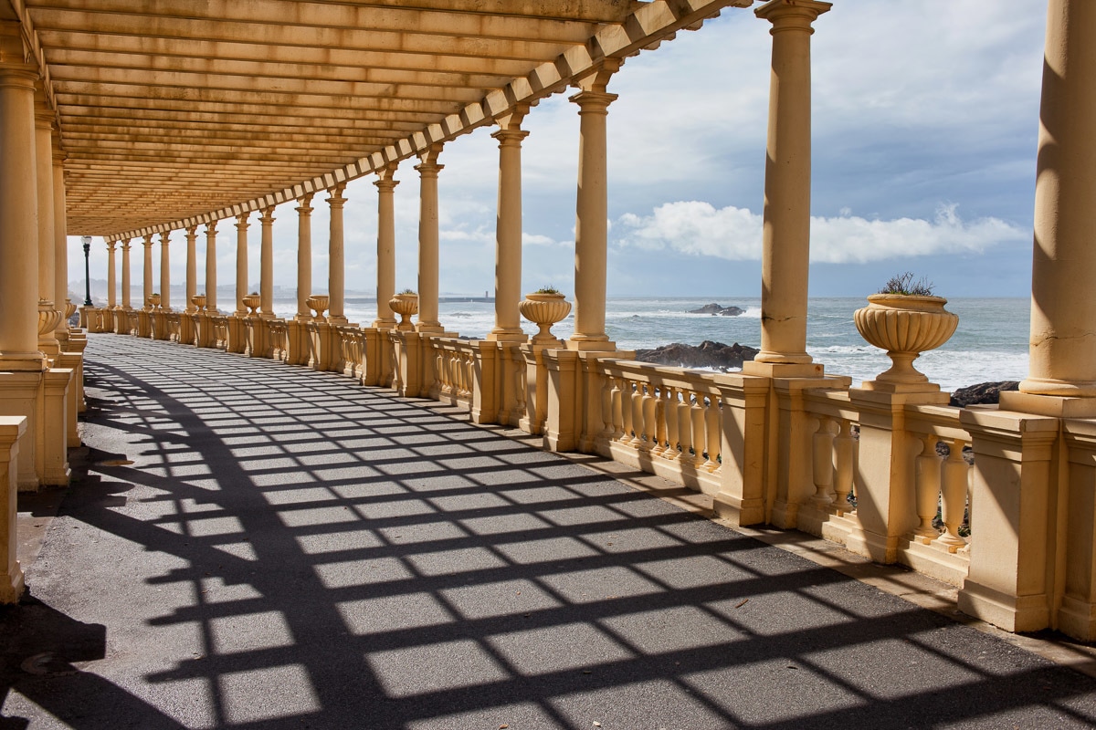 Papermoon Fototapete »Pergola da Foz in Porto« von Papermoon