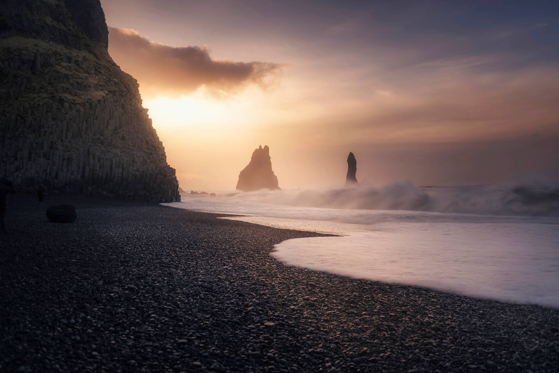 Papermoon Fototapete »Photo-Art JORGE RUIZ DUESO, REYNISFJARA SUNRISE« von Papermoon