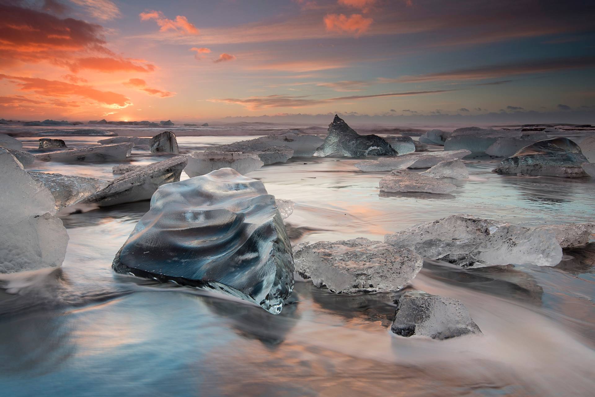 Papermoon Fototapete »Photo-Art MASSIMO BARONI, GLACIAL LAGOON BEACH« von Papermoon