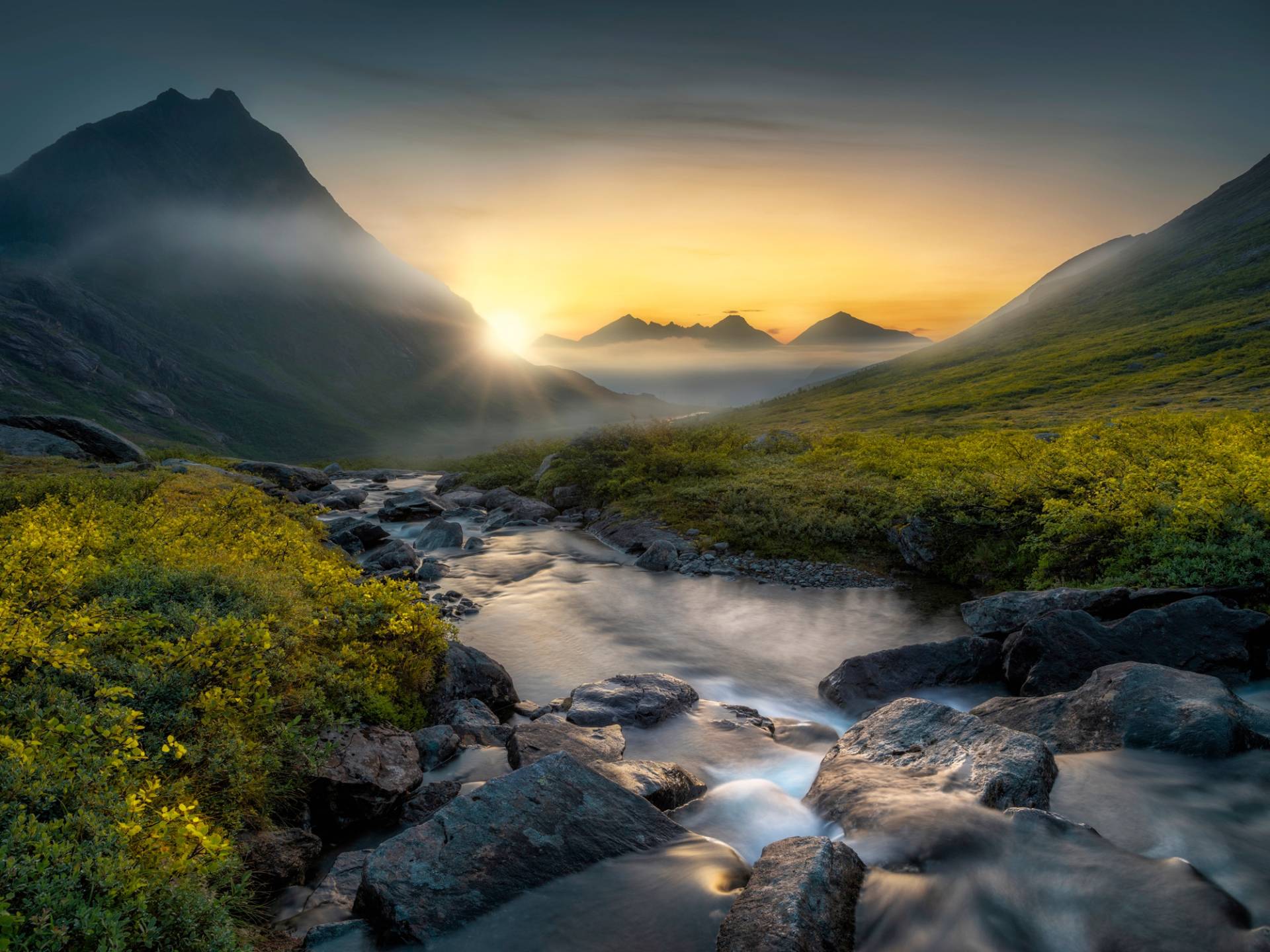 Papermoon Fototapete »Photo-Art OLE HENRIK SKJELSTAD, TRÄUMEND« von Papermoon