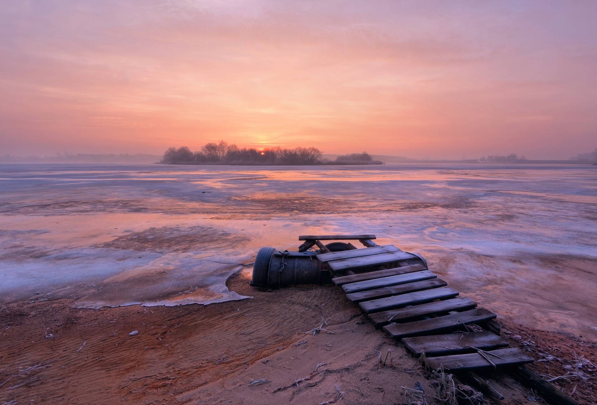 Papermoon Fototapete »Photo-Art PRZEMYSLAW KRUK, KALTER MORGEN« von Papermoon