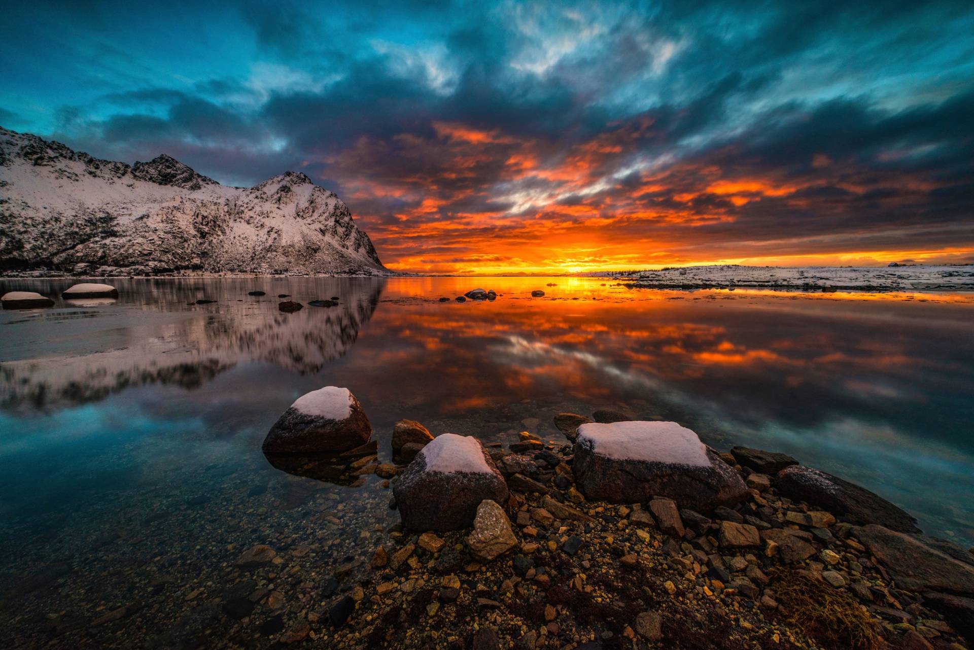 Papermoon Fototapete »Photo-Art RAYMOND HOFFMANN, HIMMEL IN FEUER« von Papermoon