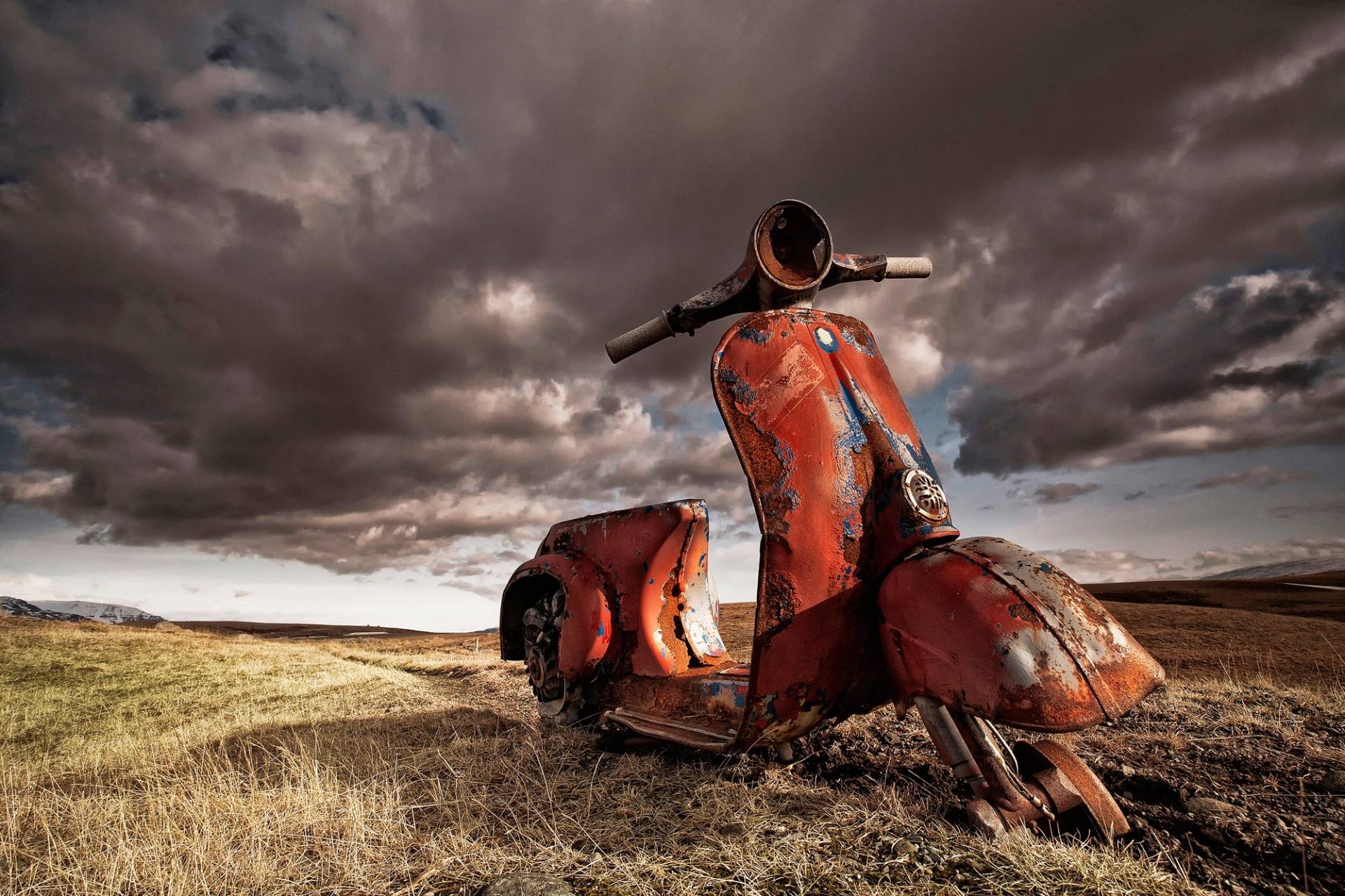 Papermoon Fototapete »Photo-Art TORSTEINN H INGIBERGSSON, VESPA« von Papermoon