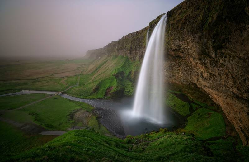 Papermoon Fototapete »Photo-Art WILLY MARTHINUSSEN, WASSERFALL IN DER LANDSCHAFT« von Papermoon