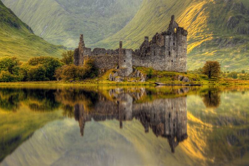 Papermoon Fototapete »Photo-Art WOJCIECH KRUCZYNSKI, KILCHURN« von Papermoon