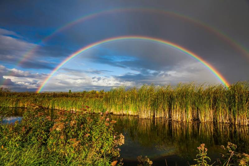 Papermoon Fototapete »REGENBOGEN ÜBER FLUSS-LANDSCHAFT NATUR HIMMEL WOLKEN« von Papermoon