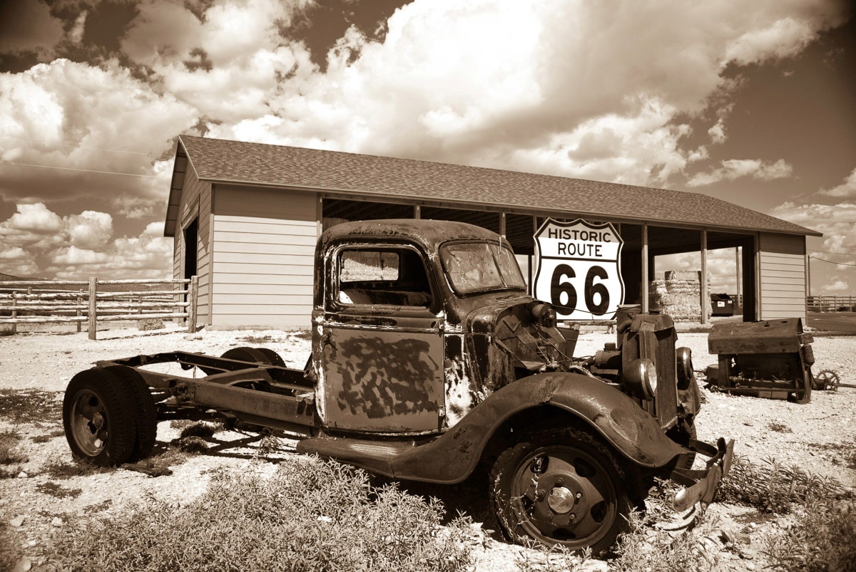 Papermoon Fototapete »Rosty Truck« von Papermoon