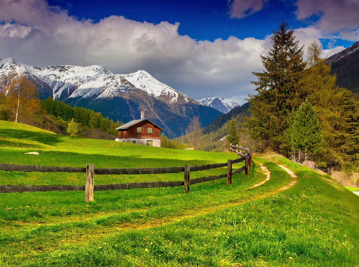 Papermoon Fototapete »Schweizer Alpenlandschaft« von Papermoon