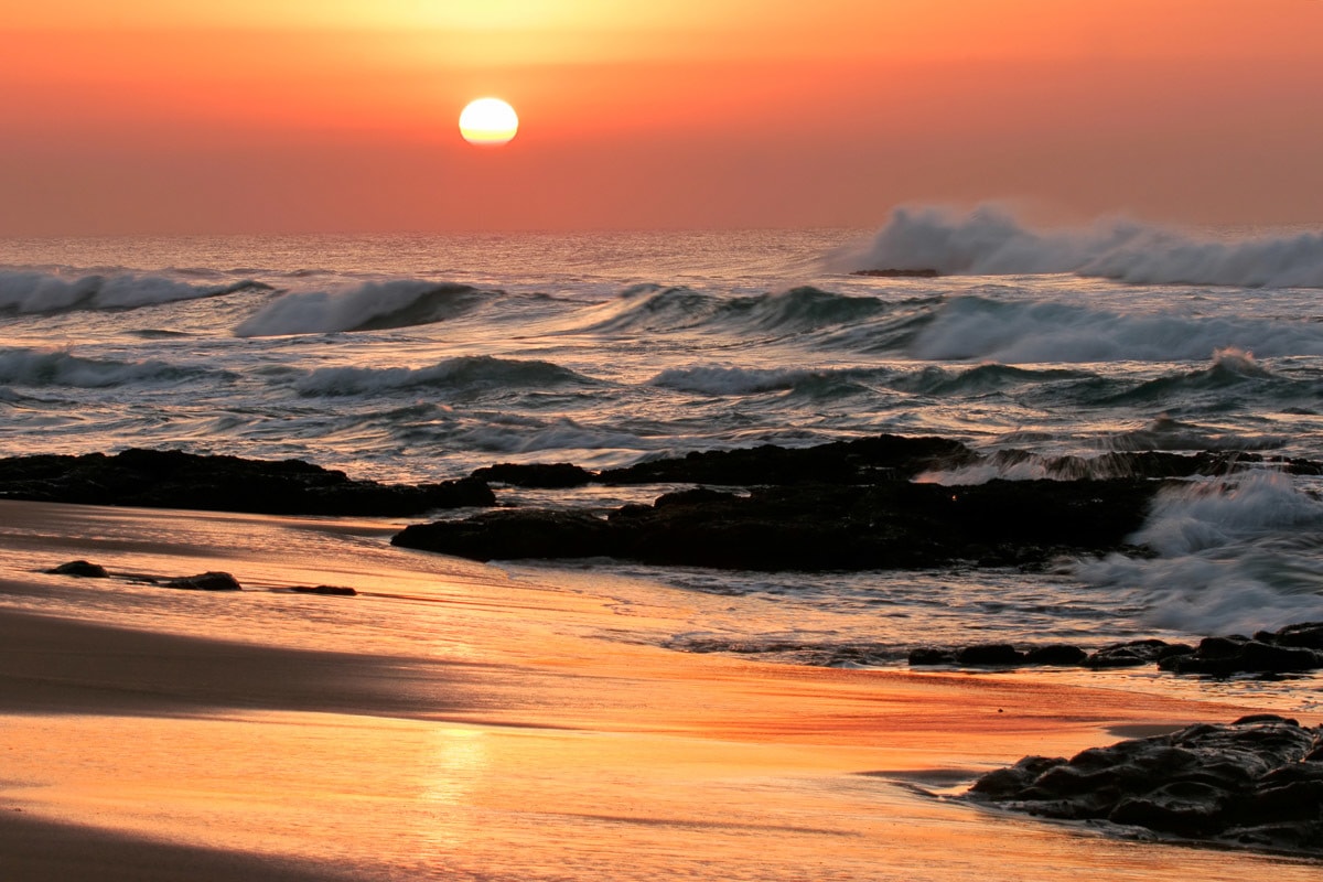 Papermoon Fototapete »Seelandschaft bei Sonnenaufgang« von Papermoon