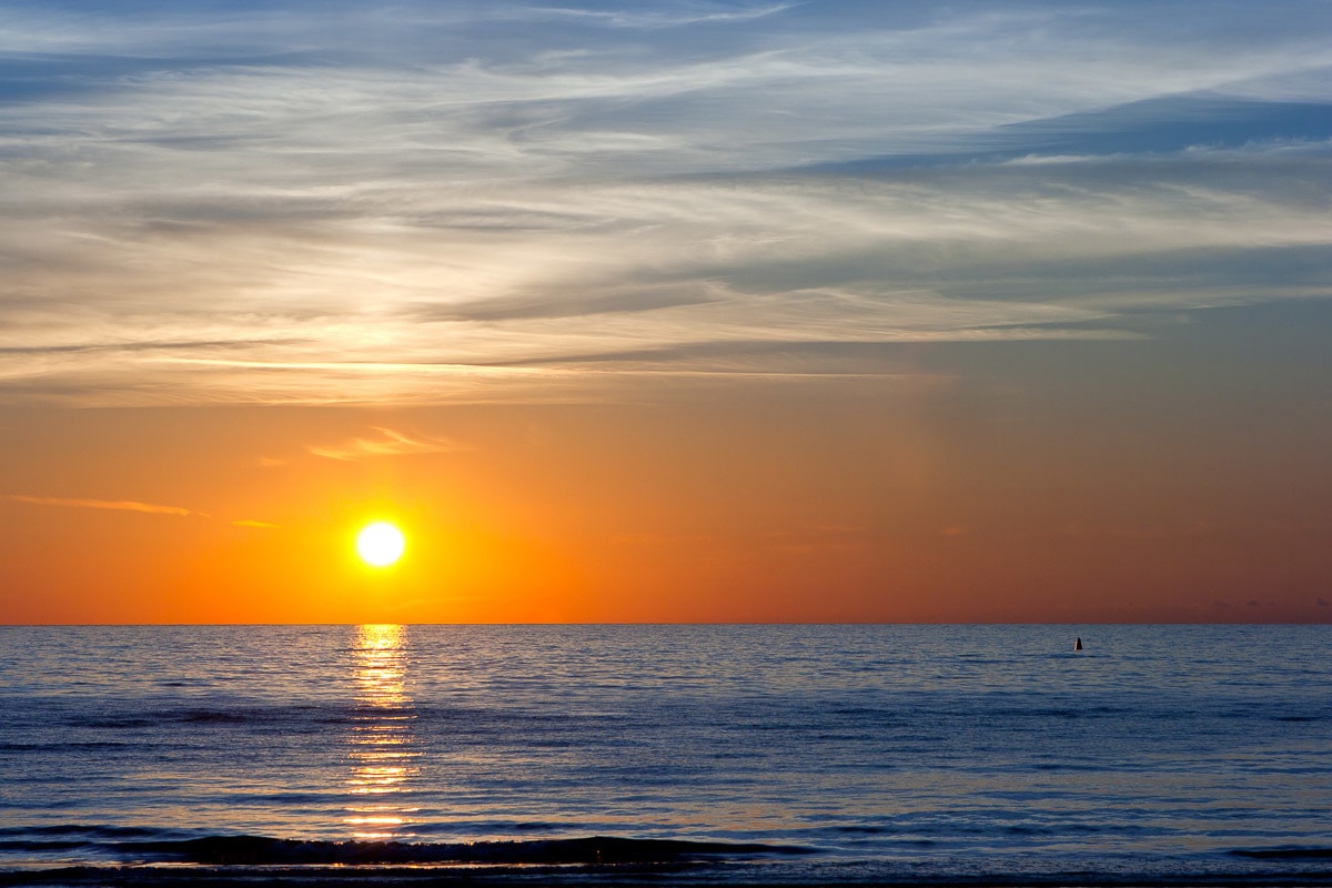 Papermoon Fototapete »Sonnenuntergang an der Ostsee« von Papermoon