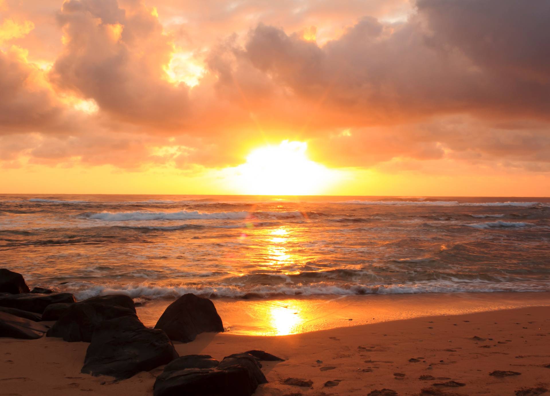 Papermoon Fototapete »Sunrise Lihue Beach« von Papermoon