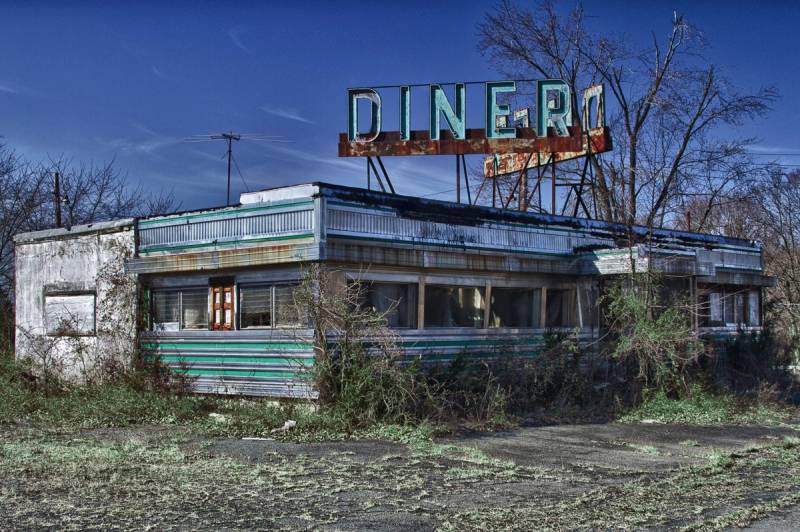 Papermoon Fototapete »VINTAGE DINER-ROUTE 66 VERLASSENER ORT RETRO AMERIKA« von Papermoon