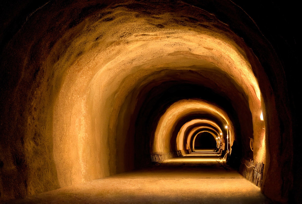 Papermoon Fototapete »Visuell dynamischer Tunnel« von Papermoon