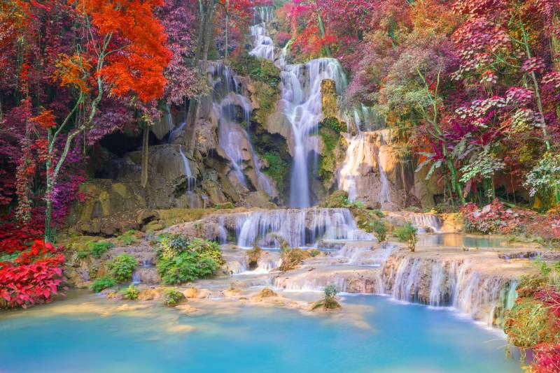 Papermoon Fototapete »WASSERFALL-BÄUME FLUSS SEE STEINE BLUMEN BERGE HERBST« von Papermoon