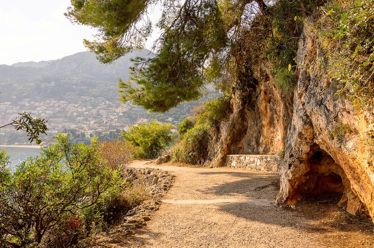 Papermoon Fototapete »Weg Cap Cap Martin« Papermoon Fototapete »Weg Cap Cap Martin« von Papermoon