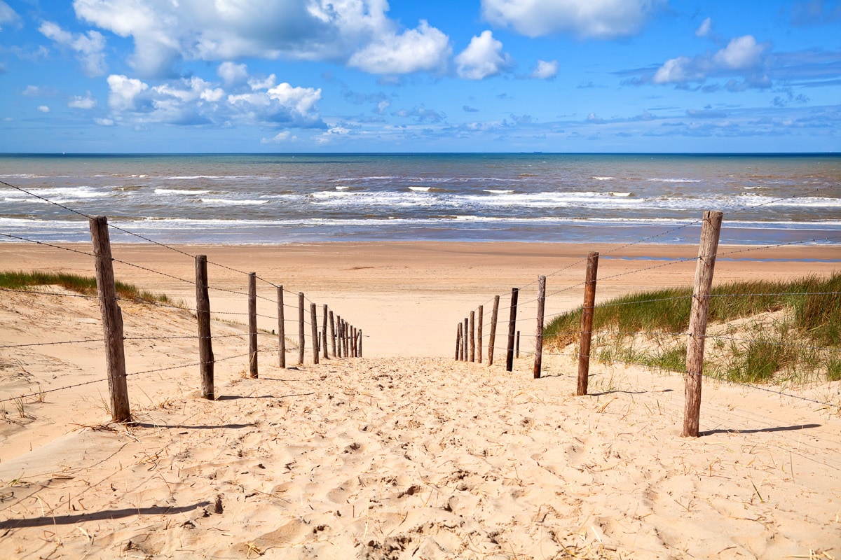 Papermoon Fototapete »Weg zum Sandstrand« von Papermoon