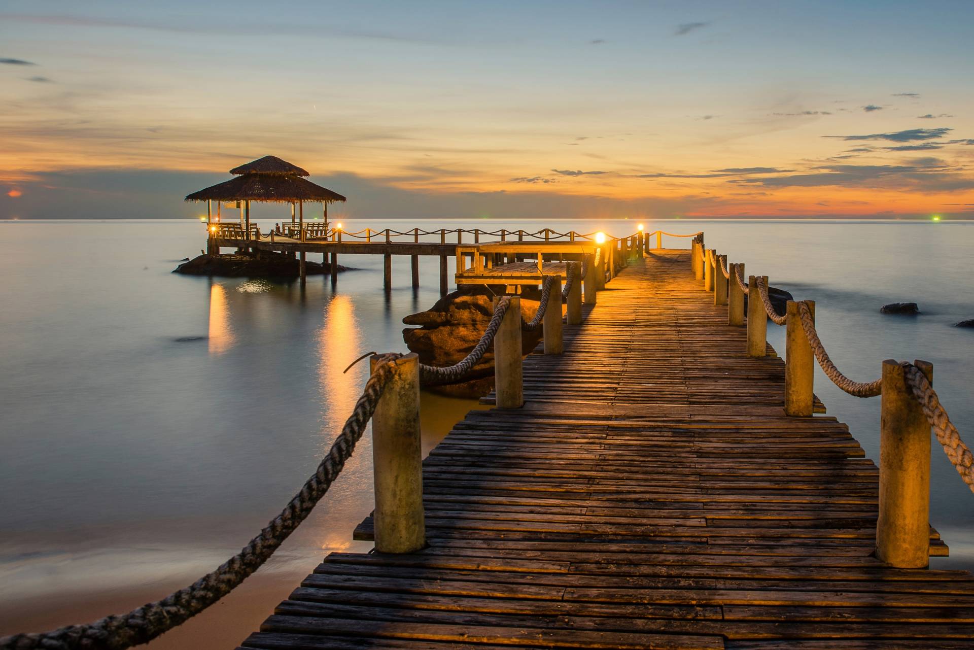 Papermoon Fototapete »Wooded bridge pier between sunset« von Papermoon