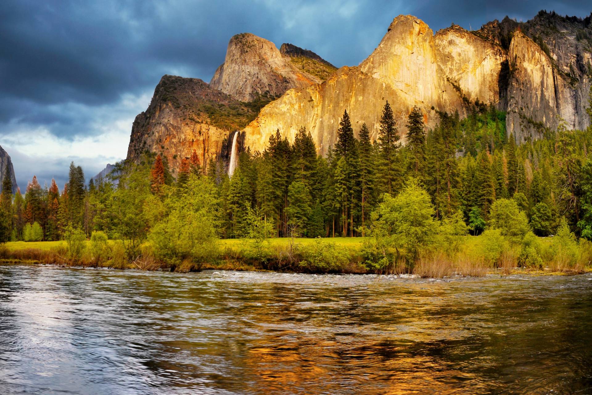 Papermoon Fototapete »YOSEMITE TAL-FLUSS GEBIRGE WALD BERGE SONNE WASSERFALL« von Papermoon