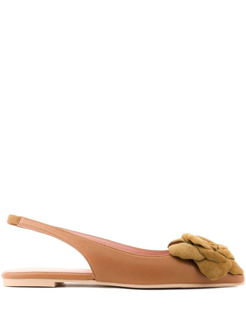 Paul Warmer floral-appliqué slingback ballerina shoes - Brown von Paul Warmer