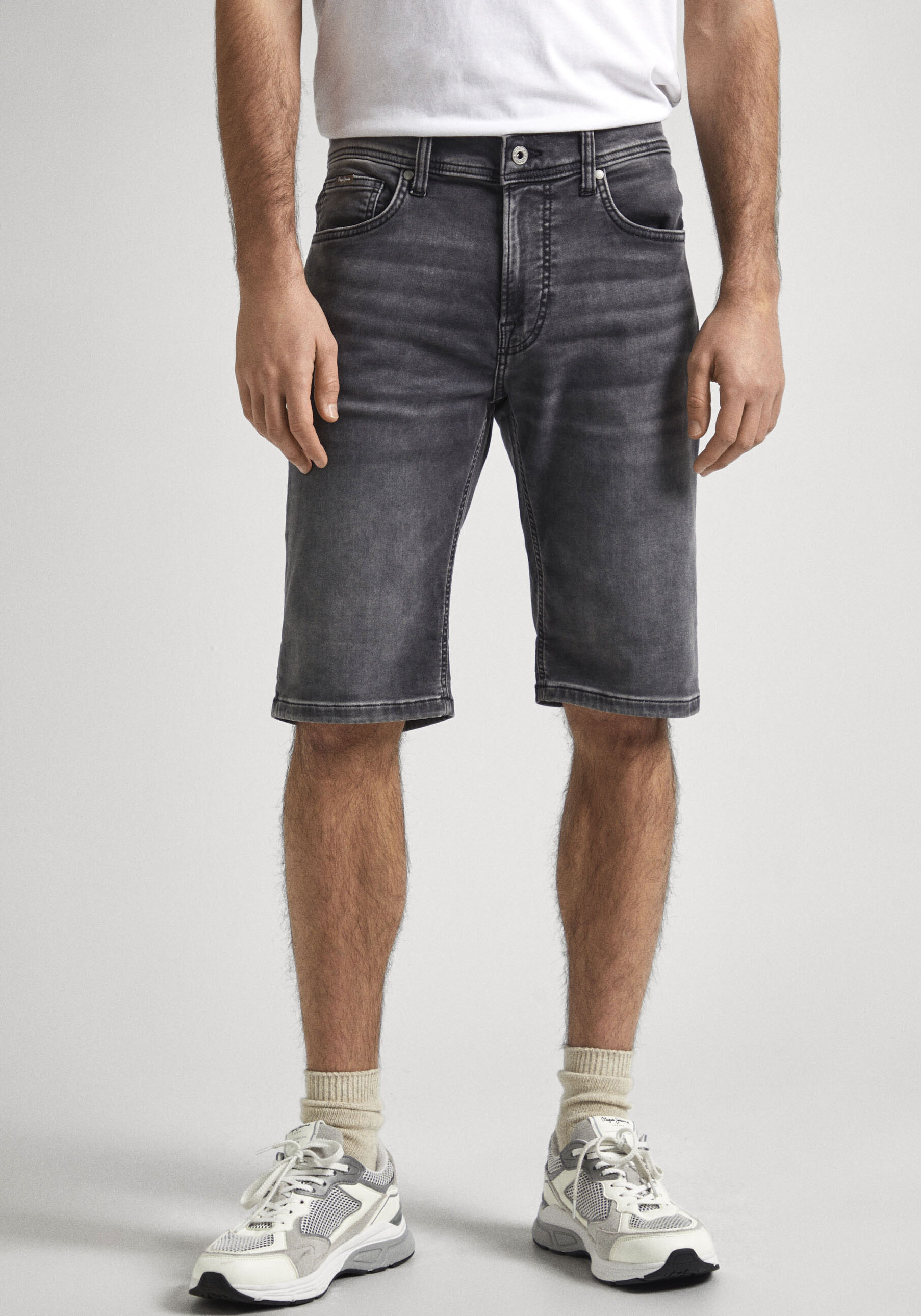 Pepe Jeans Shorts, mit Markenlabel auf der Rückseite von Pepe Jeans