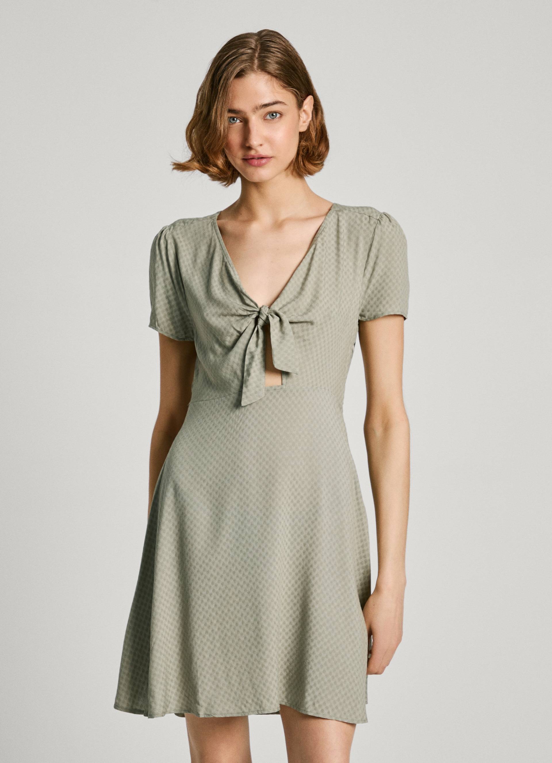 Pepe Jeans Sommerkleid »NANI«, mit Knotendetail am Ausschnitt Pepe Jeans Sommerkleid »NANI«, mit Knotendetail am Ausschnitt von Pepe Jeans