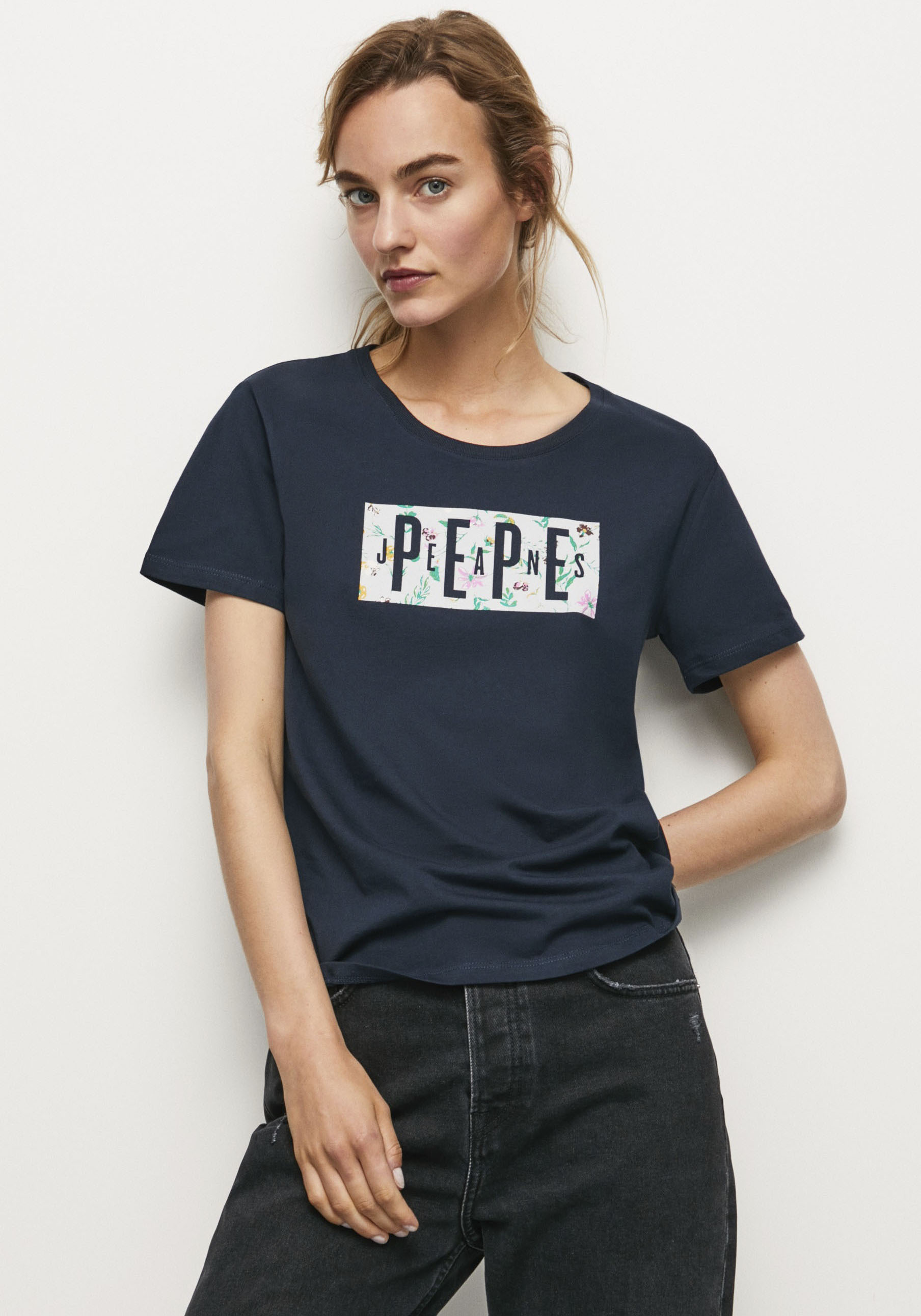 Pepe Jeans T-Shirt »PATSY«, in figurbetonter Passform und mit tollem markentypischem Frontprint von Pepe Jeans