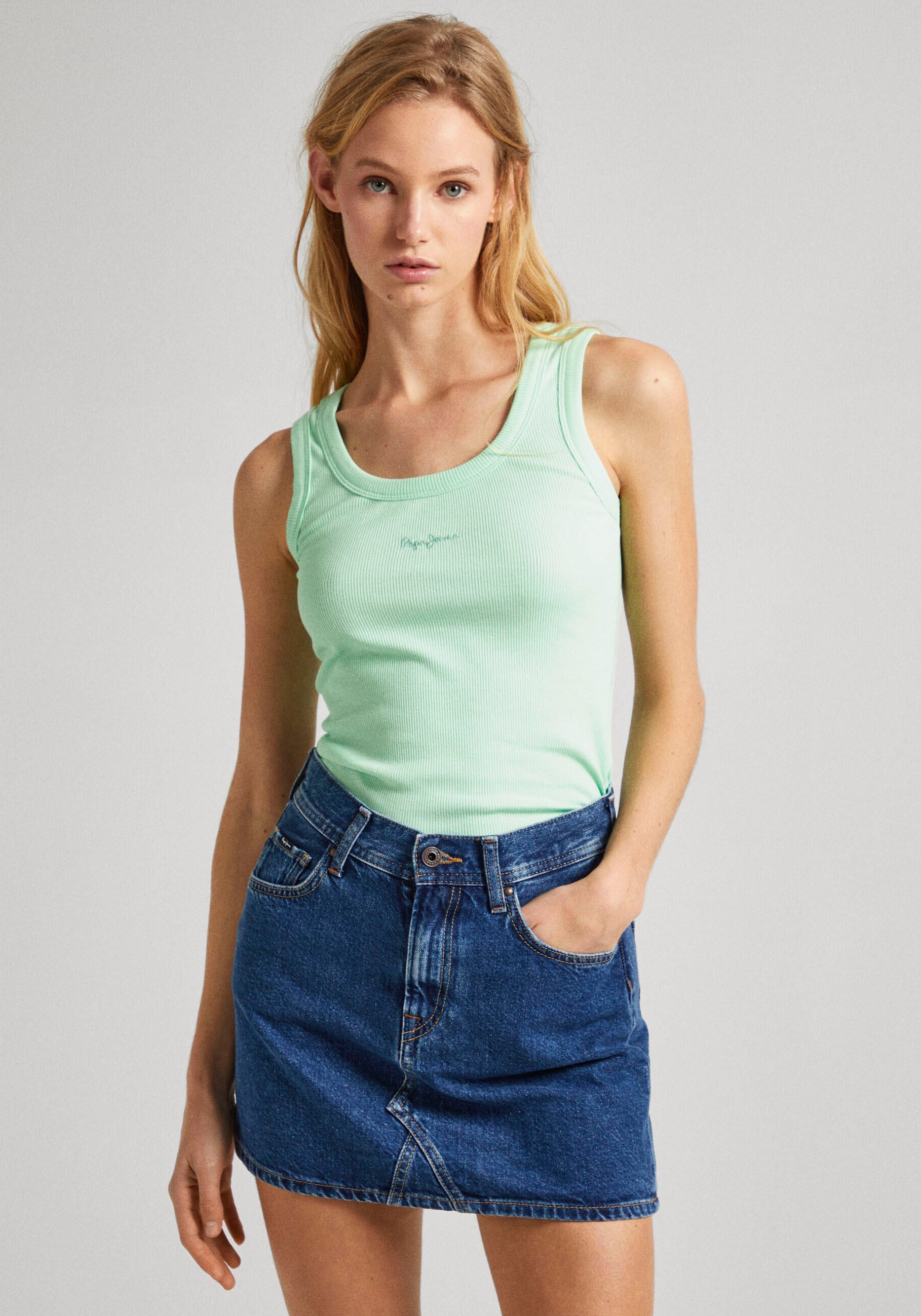 Pepe Jeans Tanktop »LANE«, mit kleiner Ton-in-Ton Logostickerei von Pepe Jeans