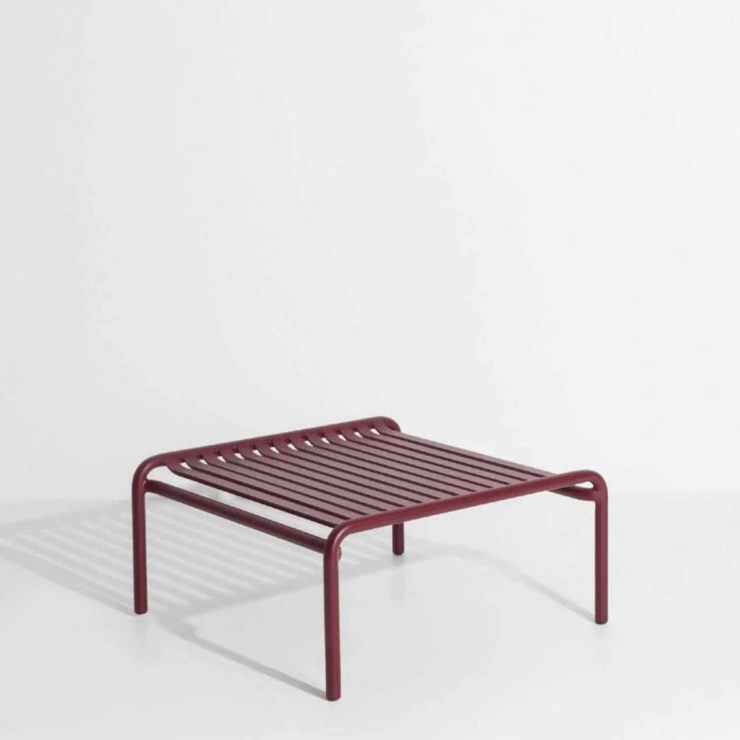 Week-End Coffee Table Couchtisch, Farbe burgundy von Petite Friture