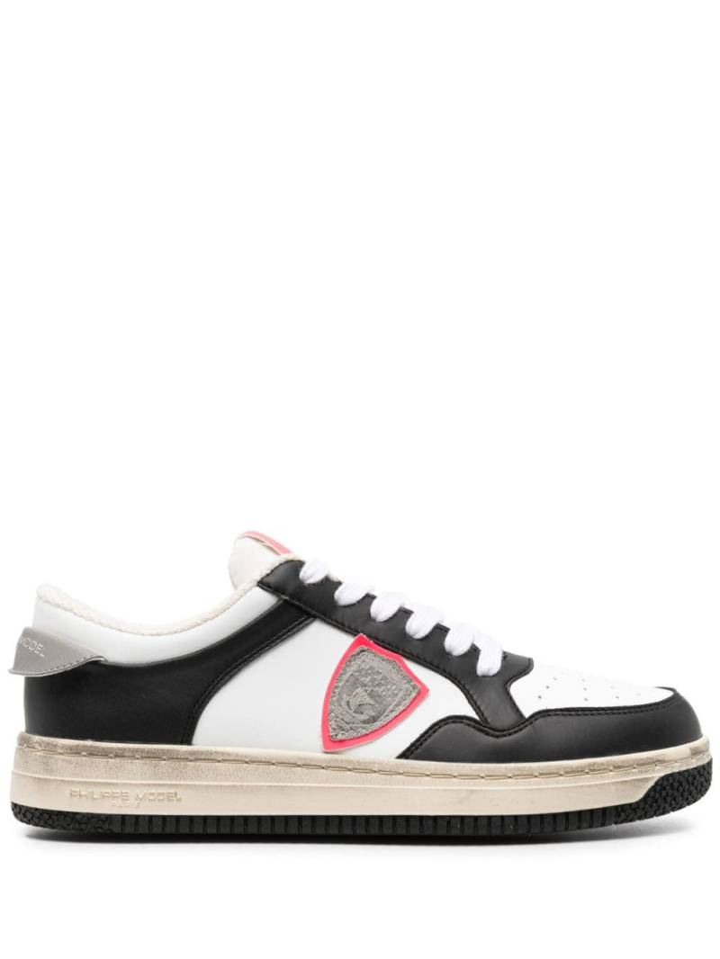 Philippe Model Paris logo-patch leather sneakers - Black von Philippe Model Paris