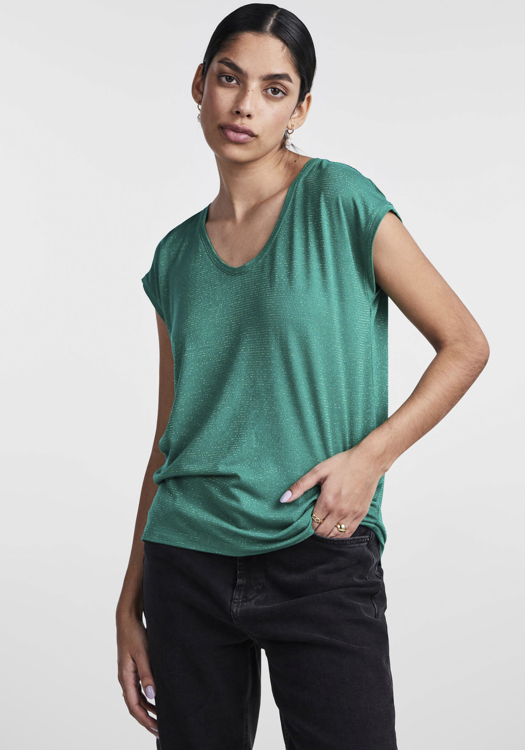pieces T-Shirt »PC BILLO«, mit Glitzerstreifen pieces T-Shirt »PC BILLO«, mit Glitzerstreifen von Pieces
