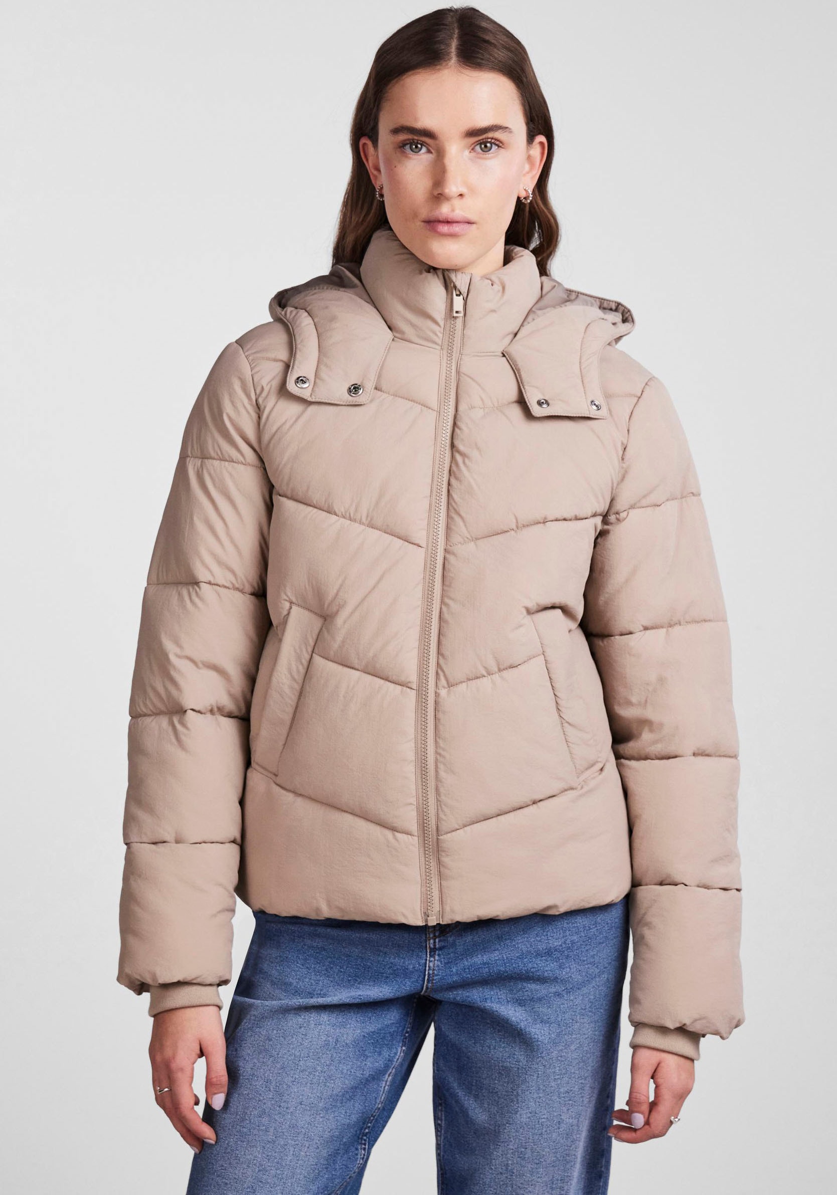 pieces Steppjacke »PCJAMILLA SHORT PUFFER JACKET NOOS BC«, mit Kapuze, mit Kapuze von Pieces