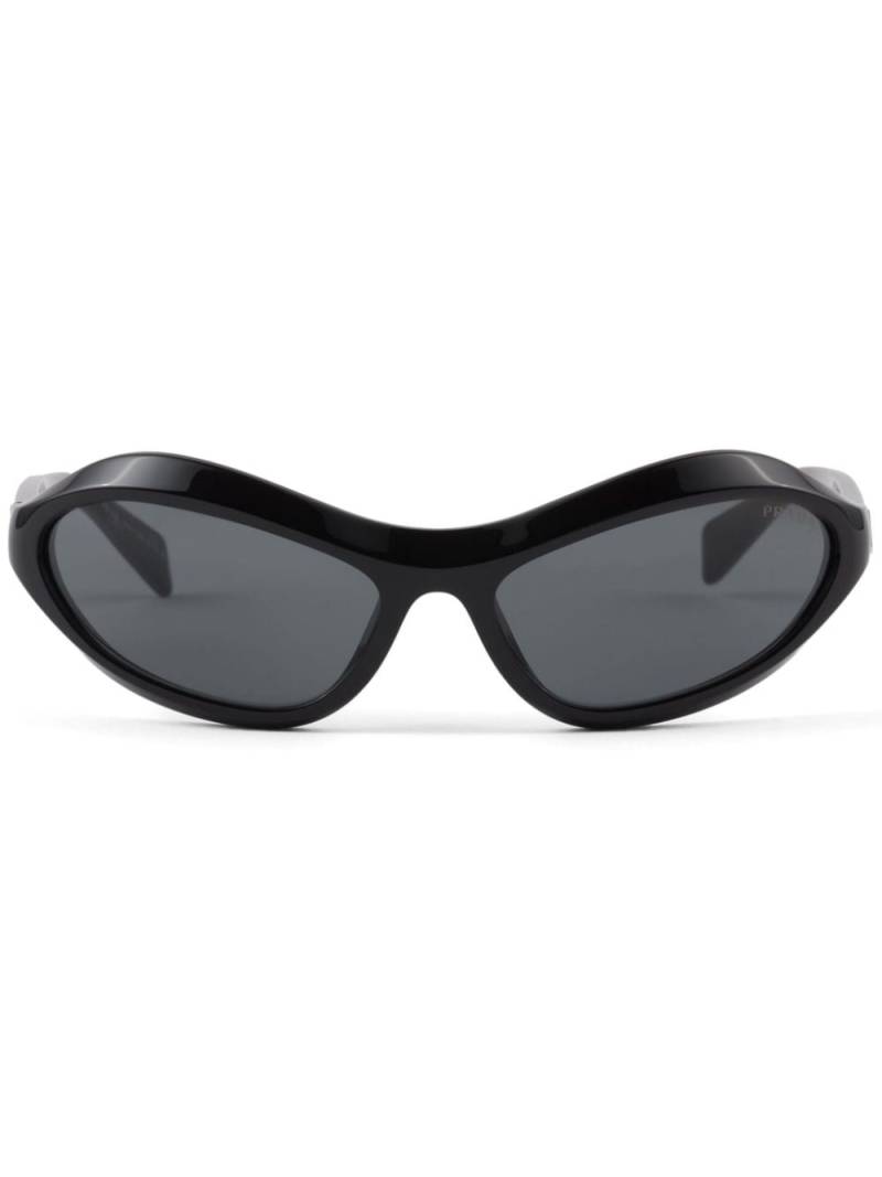 Prada Eyewear curved shield-frame sunglasses - Black von Prada Eyewear