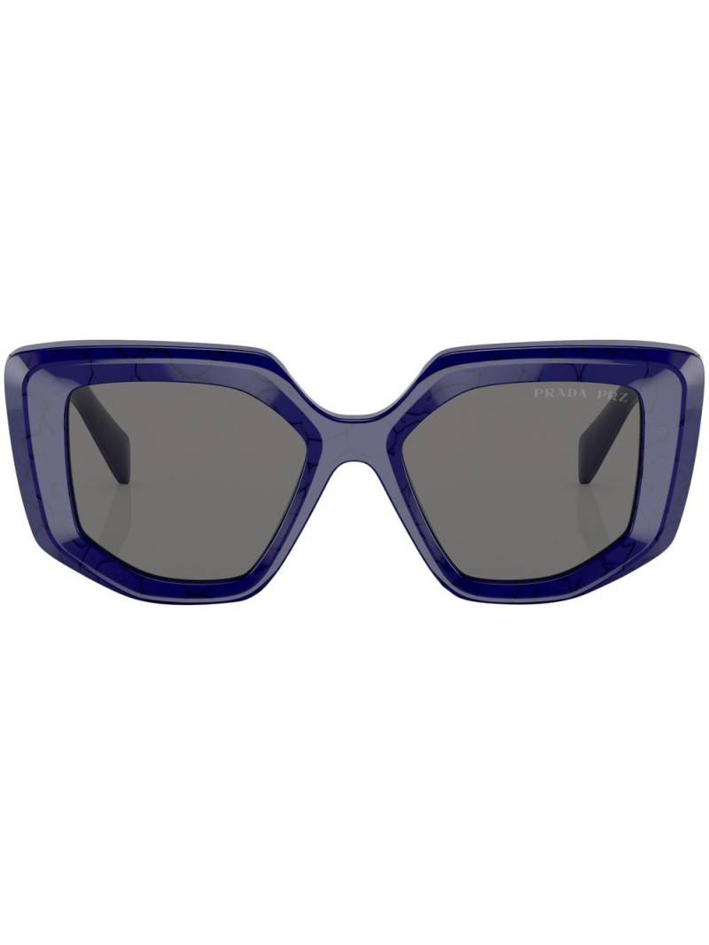 Prada Eyewear geometric-frame logo-detail sunglasses - Blue von Prada Eyewear