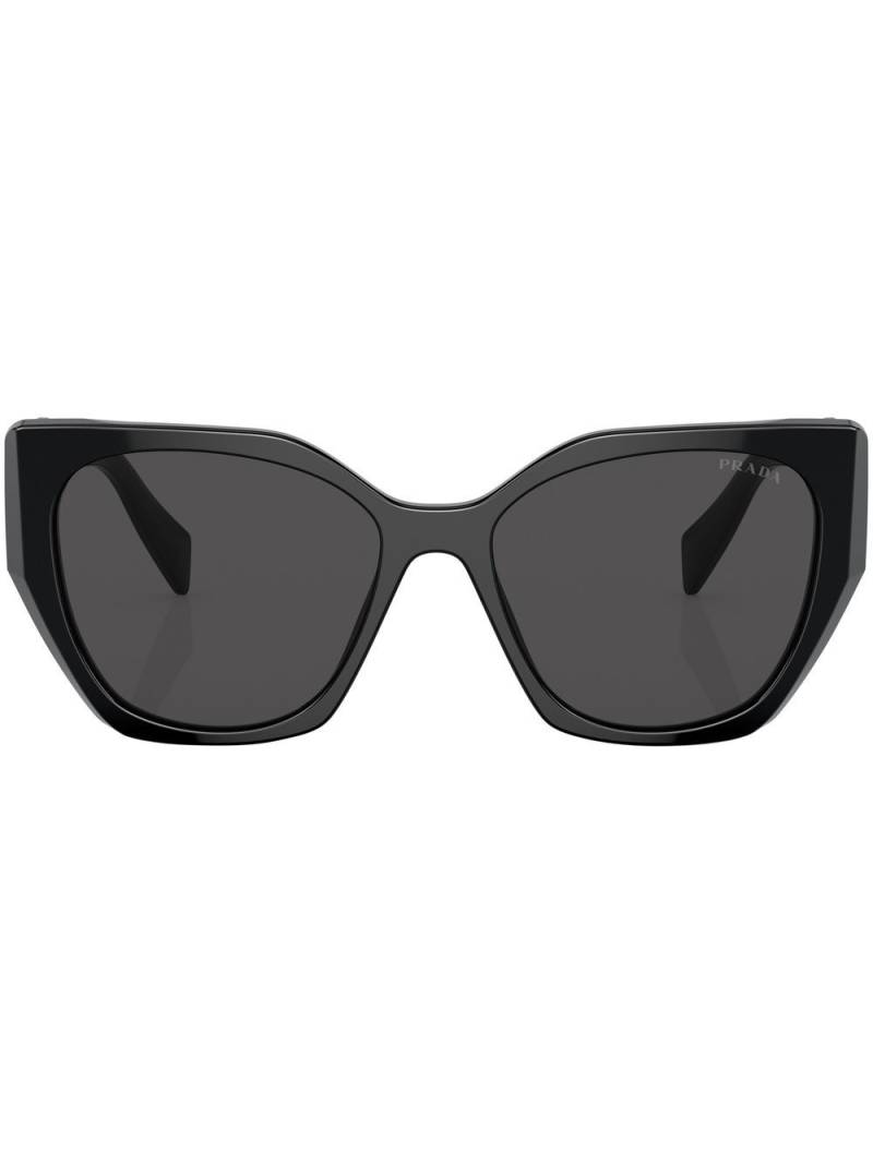 Prada Eyewear logo-plaque cat-eye sunglasses - Black von Prada Eyewear