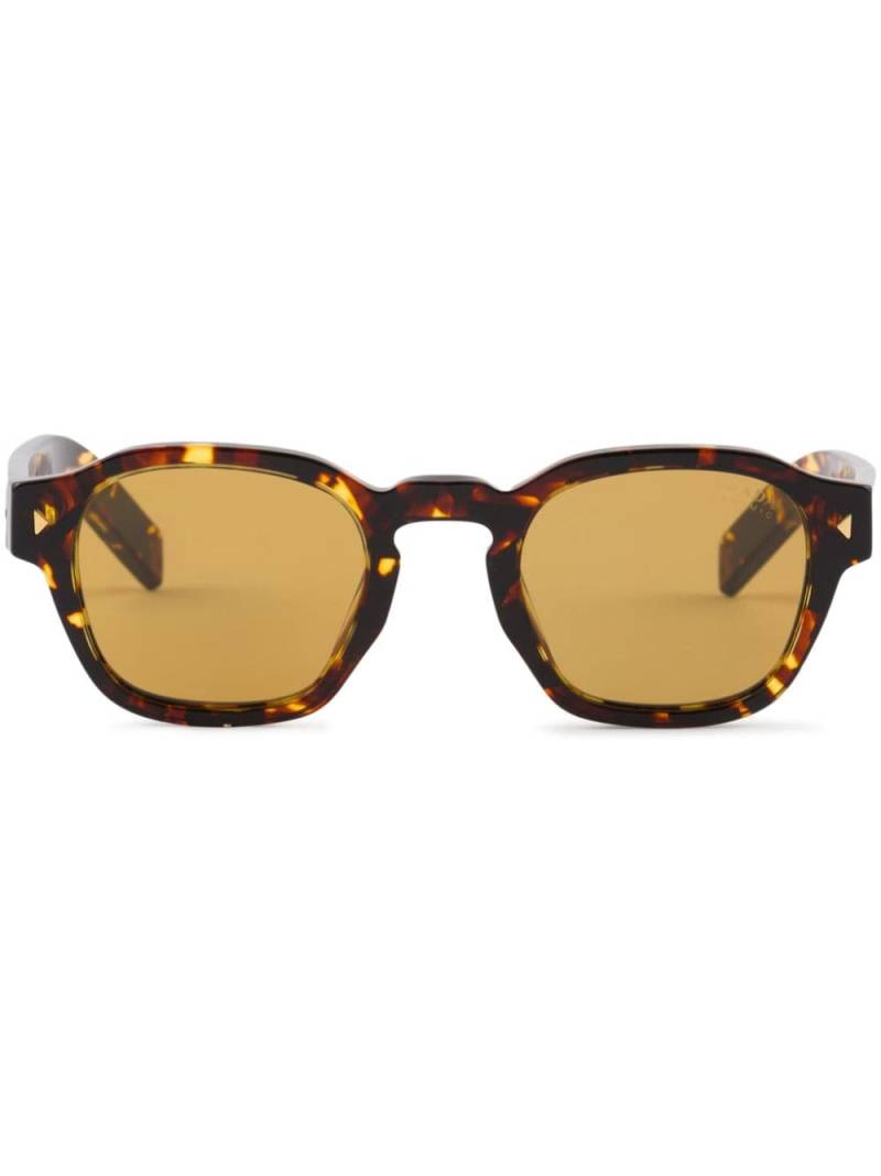 Prada Eyewear logo-plaque square-frame sunglasses - Brown von Prada Eyewear