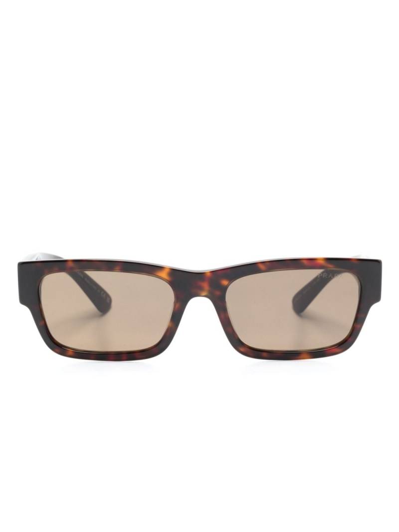 Prada Eyewear logo-plaque sunglasses - Brown von Prada Eyewear