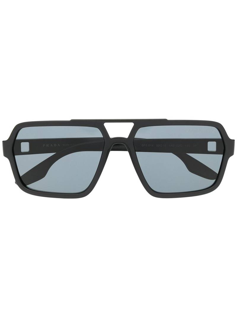 Prada Eyewear navigator tinted sunglasses - Black von Prada Eyewear