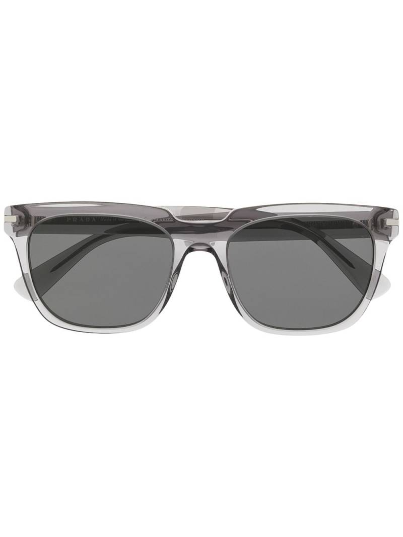 Prada Eyewear tinted wayfarer sunglasses - Grey von Prada Eyewear