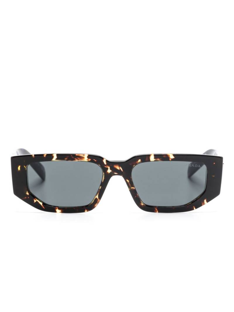 Prada Eyewear triangle-logo sunglasses - Brown von Prada Eyewear