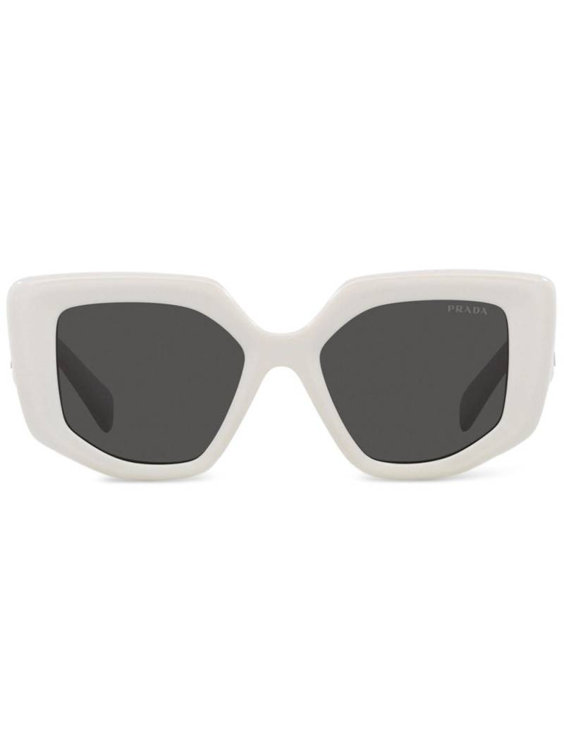 Prada Eyewear triangle-logo sunglasses - White von Prada Eyewear